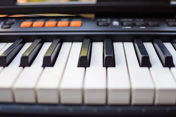 Piyano Tuşlarına Yakın Çekim Piyano Siyah Beyaz Tuşlar Piyano Klavye — Stok fotoğraf