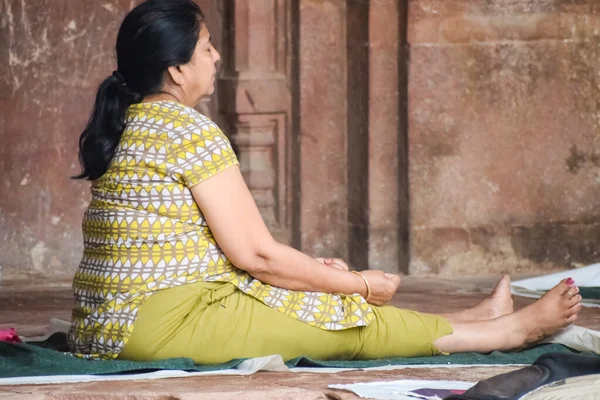 Nueva Delhi India Mayo 2023 Clase Grupal Ejercicios Yoga Para —  Fotos de Stock