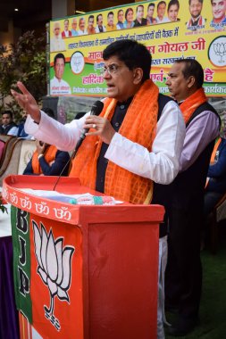 Yeni Delhi, Hindistan - 27 Kasım 2022 - Piyush Goyal Kabine Bakanı ve Bharatiya Janata Partisi (BJP) çekirdek üyesi MCD yerel seçimleri öncesinde BJP adayını desteklemek için düzenlenen mitingde 2022