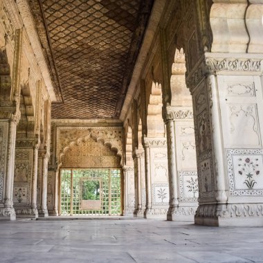 Lal Qila 'nın mimari detayları - Eski Delhi, Hindistan' daki Kızıl Kale, Delhi 'deki ünlü Hint şehirleri