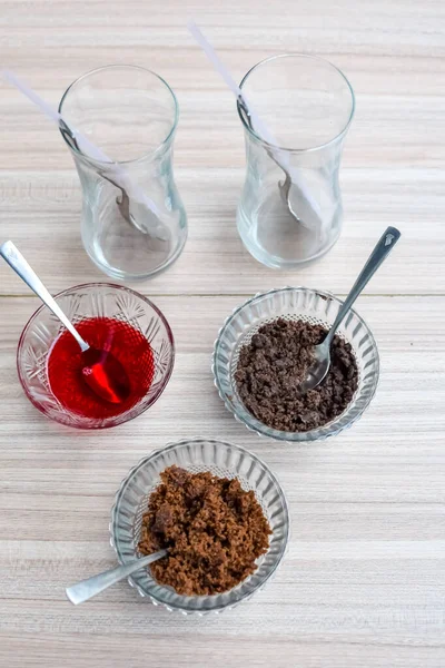 stock image Ingredients of sundae dish as a part of non fire cooking which includes vanilla ice cream, brownie, coco powder, freshly chopped fruits and strawberry syrup. Preparation of sundae dish