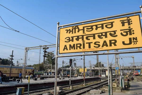 Amritsar Σιδηροδρομικό Σταθμό Πλατφόρμα Κατά Διάρκεια Της Πρωινής Ώρας Amritsar — Φωτογραφία Αρχείου