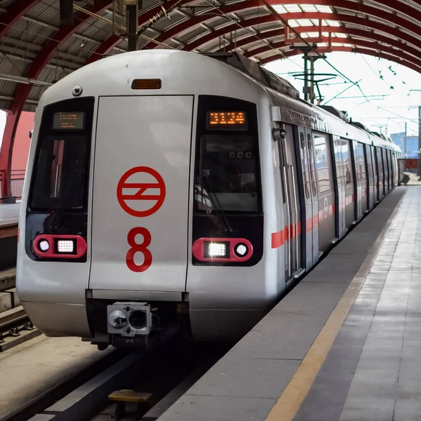 stock image Delhi Metro train arriving at Jhandewalan metro station in New Delhi, India, Asia, Public Metro departing from Jhandewalan station in which more than 20 lakhs passengers travel from Delhi Metro