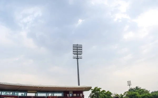 デリーのクリケットスタジアムの洪水の電柱 インド クリケットスタジアムの光 — ストック写真