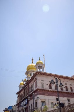 Gurudwara Sis Ganj Sahib, Hindistan 'da Eski Delhi' de bulunan dokuz tarihsel Gurdwara 'dan biridir, Chandni Chowk' da Sheesh Ganj Gurudwara, Eski Delhi 'de Kızıl Kale' nin karşısında yer alır.