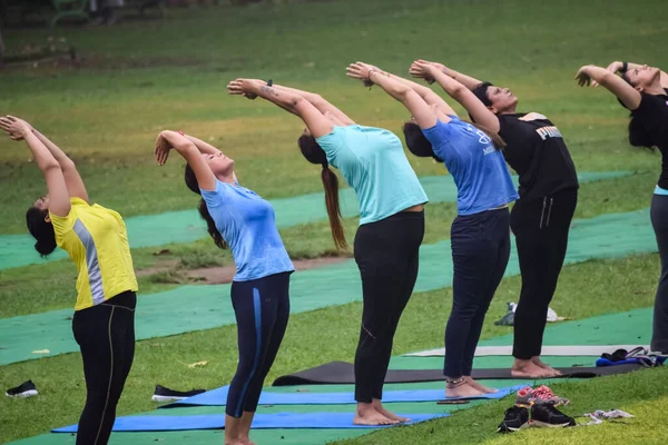 Nova Deli Índia Maio 2023 Aula Exercícios Yoga Grupo Surya — Fotografia de Stock