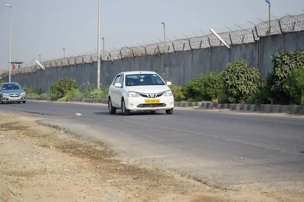 Stock image New Delhi, India - April 16, 2023 - View of Vehicles passing through the main road near Indra Gandhi International Airport Delhi at Dwarka link road