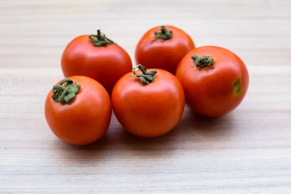 Tomate Rojo Sobre Mesa Madera Verduras Esenciales Para Todos Los — Foto de Stock