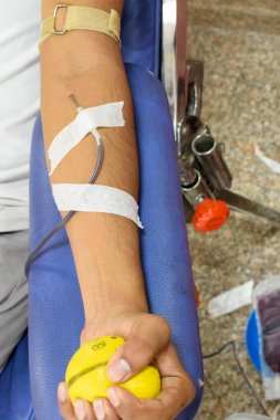 Kan bağışı kampındaki kan bağışı kampı her yıl 14 Haziran 'da, Balaji Tapınağı, Vivek Vihar, Delhi, Hindistan' da, kan bağışı için düzenlenen Dünya Kan bağışı gününde, Kan Bağışı Kampı 'nda el ele tutulur.