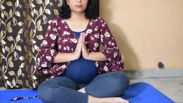 Femme Enceinte Faisant Pose Yoga Grossesse Confortable Maison Avec Ventre — Video