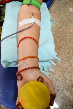 Kan bağışı kampındaki kan bağışı kampı her yıl 14 Haziran 'da, Balaji Tapınağı, Vivek Vihar, Delhi, Hindistan' da, kan bağışı için düzenlenen Dünya Kan bağışı gününde, Kan Bağışı Kampı 'nda el ele tutulur.