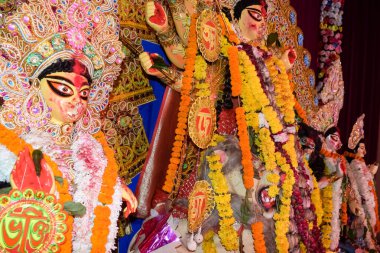 Tanrıça Durga, Hindistan 'ın en büyük Hindu Navratri festivali olan Güney Kolkata Durga Puja, Durga Puja Idol' a yakından bakıyor.
