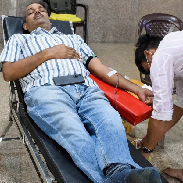 stock image Delhi, India, June 19 2023 - Blood donor at Blood donation camp held at Balaji Temple, Vivek Vihar, Delhi, India, Image for World blood donor day on June 14 every year, Blood Donation Camp at Temple