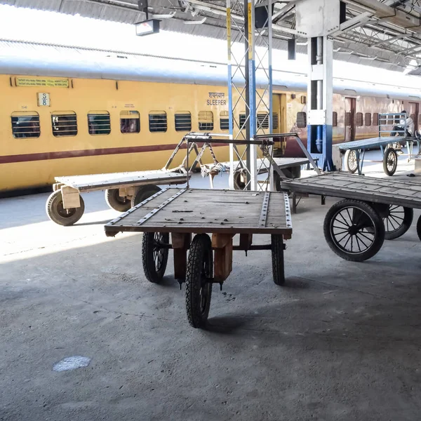 Amritsar Índia Abril 2023 Comboio Ferroviário Indiano Plataforma Estação Ferroviária — Fotografia de Stock