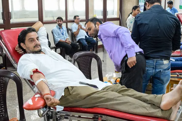 stock image Delhi, India, June 19 2023 - Blood donor at Blood donation camp held at Balaji Temple, Vivek Vihar, Delhi, India, Image for World blood donor day on June 14 every year, Blood Donation Camp at Temple