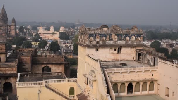 オーチャー宮殿の美しい景色 ラジャ マハル チャタール寺院の美しい景色は オーチャー マダヤ プラデシュ マダヤ プラデシュ インドの考古学的遺跡のハジャンギール — ストック動画