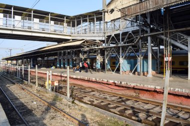 Amritsar, Hindistan, 20 Nisan 2023 - Hindistan 'daki Amritsar tren istasyonunda, Hindistan tren yolu manzaralı, Hint tren yolu kavşağı, ağır sanayi