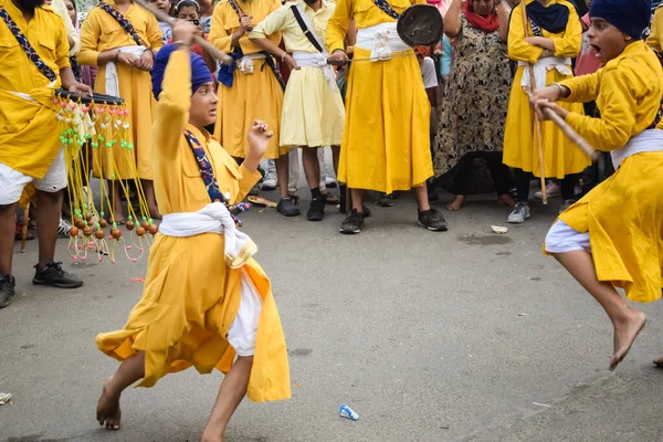 stock image Delhi, India, October 2, 2023 - Sikhs display gatka and martial arts during annual Nagar Kirtan, Traditional, procession on account of birthday of Guru Nanak Dev ji, Nagar Kirtan in East Delhi area