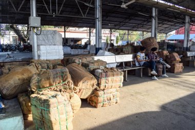 Amritsar, Hindistan, 20 Nisan 2023 - Sabah saatlerinde Amritsar tren istasyonu, Amritsar tren istasyonu, Punjab tren istasyonu