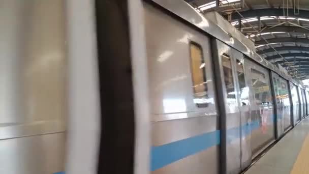 Nuova Delhi India Ottobre 2023 Treno Della Metropolitana Delhi Arriva — Video Stock