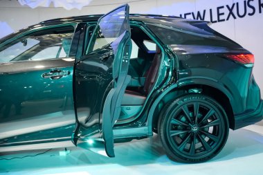 Noida, Uttar Pradesh, Hindistan, 28 Kasım 2023 - Otomobil Fuarı 2023 'te sergilenen tamamen otonom elektrik, dizel ve benzin otomobili. Otomobil geleceği için tasarlanmış yaratıcı bir araba.