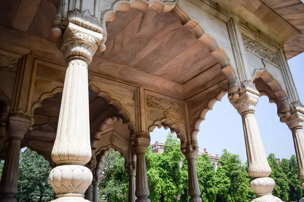 Lal Qila 'nın mimari detayları - Eski Delhi, Hindistan' daki Kızıl Kale, Delhi 'deki ünlü Hint şehirleri