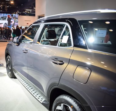 Noida, Uttar Pradesh, Hindistan, 28 Kasım 2023 - Otomobil Fuarı 2023 'te sergilenen tamamen otonom elektrik, dizel ve benzin otomobili. Otomobil geleceği için tasarlanmış yaratıcı bir araba.