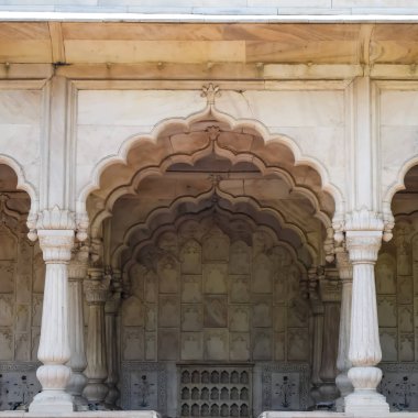 Lal Qila 'nın mimari detayları - Eski Delhi, Hindistan' daki Kızıl Kale, Delhi 'deki ünlü Hint şehirleri