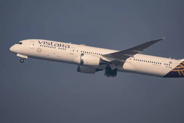 stock image New Delhi, India, April 16 2023 - Vistara Airbus A320 neo take off from Indra Gandhi International Airport Delhi, Vistara domestic aeroplane flying in the blue sky during day time