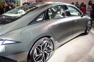 Noida, Uttar Pradesh, Hindistan, 28 Kasım 2023 - Otomobil Fuarı 2023 'te sergilenen tamamen otonom elektrik, dizel ve benzin otomobili. Otomobil geleceği için tasarlanmış yaratıcı bir araba.