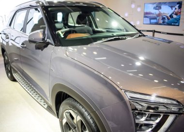 Noida, Uttar Pradesh, Hindistan, 28 Kasım 2023 - Otomobil Fuarı 2023 'te sergilenen tamamen otonom elektrik, dizel ve benzin otomobili. Otomobil geleceği için tasarlanmış yaratıcı bir araba.