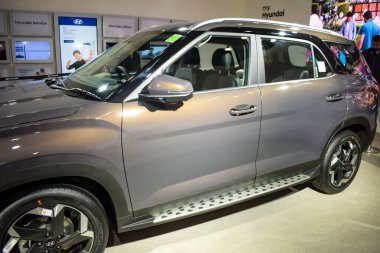 Noida, Uttar Pradesh, Hindistan, 28 Kasım 2023 - Otomobil Fuarı 2023 'te sergilenen tamamen otonom elektrik, dizel ve benzin otomobili. Otomobil geleceği için tasarlanmış yaratıcı bir araba.