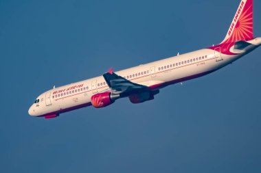 Yeni Delhi, Hindistan, 25 Aralık 2023 - Indra Gandhi Uluslararası Havaalanı A320 sefer sayılı Air India Airbus 'u Delhi' den havalanır.