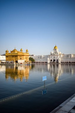 Altın Tapınağın güzel manzarası - Amritsar, Punjab, Hindistan 'daki Harmandir Sahib, Hindistan' ın ünlü Hint sih simgesi, Altın Tapınak, Amritsar, Hindistan 'daki Sihlerin ana mabedi