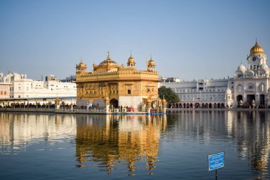Altın Tapınağın güzel manzarası - Amritsar, Punjab, Hindistan 'daki Harmandir Sahib, Hindistan' ın ünlü Hint sih simgesi, Altın Tapınak, Amritsar, Hindistan 'daki Sihlerin ana mabedi