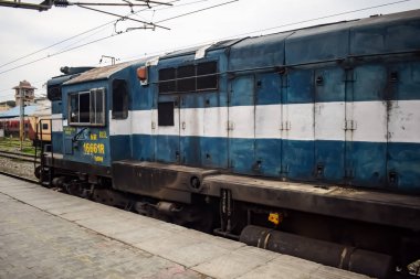 Amritsar, Hindistan, 3 Şubat 2024 - Amritsar tren istasyonunda gündüz vakti Hint elektrikli lokomotif motoru, Amritsar Shatabdi elektrikli lokomotif motoru