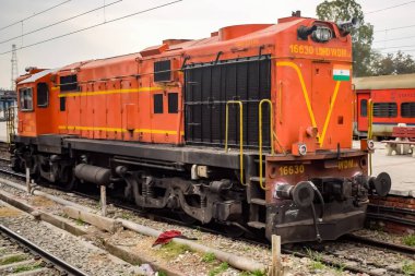 Amritsar, Hindistan, 3 Şubat 2024 - Amritsar tren istasyonunda gündüz vakti Hint elektrikli lokomotif motoru, Amritsar Shatabdi elektrikli lokomotif motoru