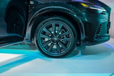 Noida, Uttar Pradesh, Hindistan, 28 Kasım 2023 - Otomobil Fuarı 2023 'te sergilenen tamamen otonom elektrik, dizel ve benzin otomobili. Otomobil geleceği için tasarlanmış yaratıcı bir araba.