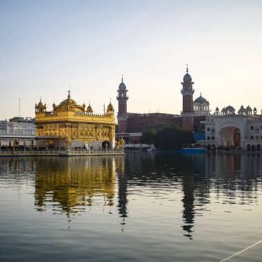 Altın Tapınağın güzel manzarası - Amritsar, Punjab, Hindistan 'daki Harmandir Sahib, Hindistan' ın ünlü Hint sih simgesi, Altın Tapınak, Amritsar, Hindistan 'daki Sihlerin ana mabedi