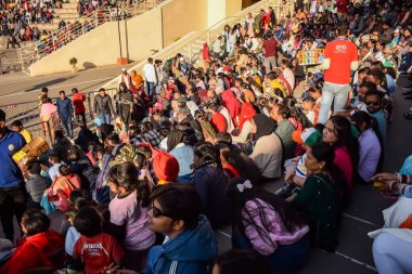 Wagah Sınırı, Amritsar, Punjab, Hindistan, 02 Şubat 2023 - Hindistan, Punjab yakınlarındaki Hindistan-Pakistan sınırında Sınır Güvenlik Kuvvetleri BSF muhafızlarının bayrak töreni
