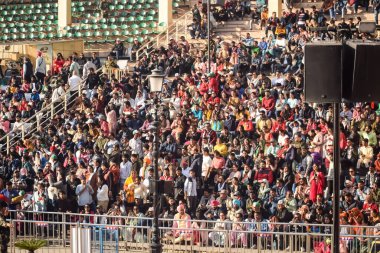 Wagah Sınırı, Amritsar, Punjab, Hindistan, 02 Şubat 2023 - Hindistan, Punjab yakınlarındaki Hindistan-Pakistan sınırında Sınır Güvenlik Kuvvetleri BSF muhafızlarının bayrak töreni