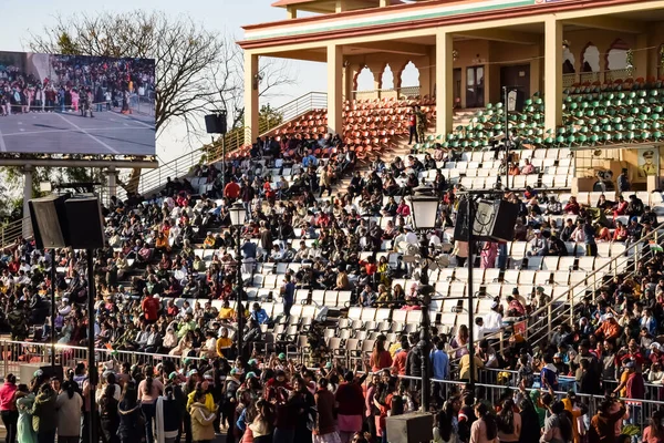 Wagah Sınırı, Amritsar, Punjab, Hindistan, 02 Şubat 2023 - Hindistan, Punjab yakınlarındaki Hindistan-Pakistan sınırında Sınır Güvenlik Kuvvetleri BSF muhafızlarının bayrak töreni