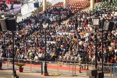 Wagah Sınırı, Amritsar, Punjab, Hindistan, 02 Şubat 2023 - Hindistan, Punjab yakınlarındaki Hindistan-Pakistan sınırında Sınır Güvenlik Kuvvetleri BSF muhafızlarının bayrak töreni