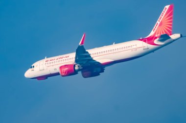Yeni Delhi, Hindistan, 25 Aralık 2023 - Indra Gandhi Uluslararası Havaalanı A320 sefer sayılı Air India Airbus 'u Delhi' den havalanır.