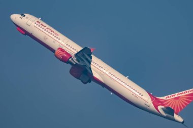Yeni Delhi, Hindistan, 25 Aralık 2023 - Indra Gandhi Uluslararası Havaalanı A320 sefer sayılı Air India Airbus 'u Delhi' den havalanır.