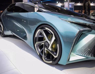 Noida, Uttar Pradesh, Hindistan, 28 Kasım 2023 - Otomobil Fuarı 2023 'te sergilenen tamamen otonom elektrik, dizel ve benzin otomobili. Otomobil geleceği için tasarlanmış yaratıcı bir araba.