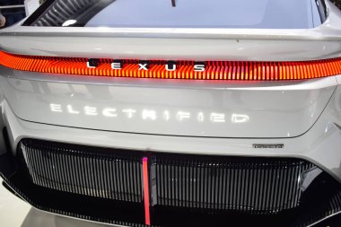 Noida, Uttar Pradesh, Hindistan, 28 Kasım 2023 - Otomobil Fuarı 2023 'te sergilenen tamamen otonom elektrik, dizel ve benzin otomobili. Otomobil geleceği için tasarlanmış yaratıcı bir araba.