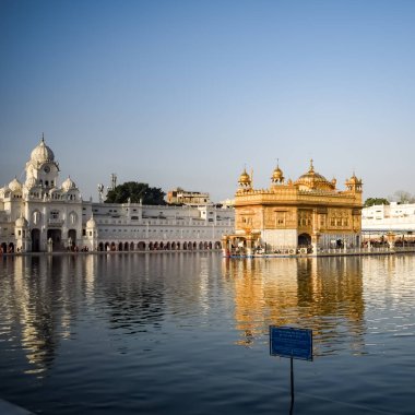 Altın Tapınağın güzel manzarası - Amritsar, Punjab, Hindistan 'daki Harmandir Sahib, Hindistan' ın ünlü Hint sih simgesi, Altın Tapınak, Amritsar, Hindistan 'daki Sihlerin ana mabedi