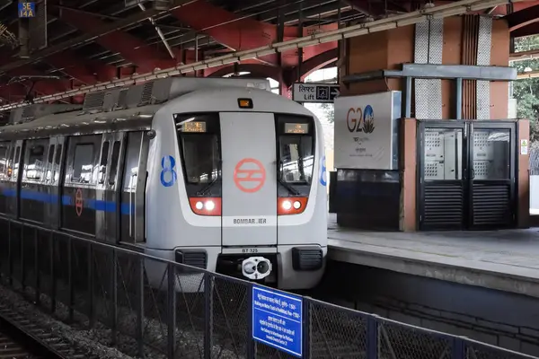 stock image New Delhi, India, February 17 2024 - Delhi Metro train arriving at Jhandewalan metro station in New Delhi, India, Asia, Public Metro departing from Jhandewalan station