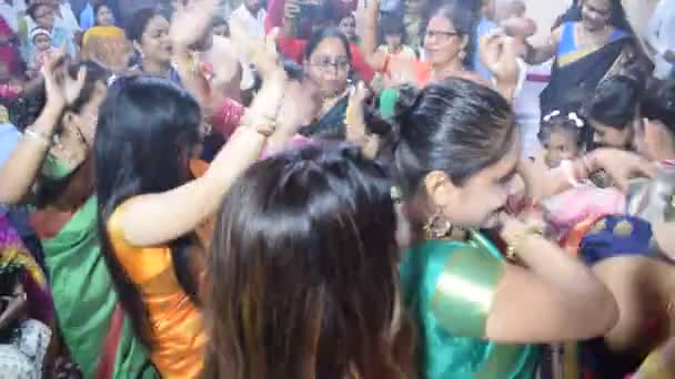 Delhi India Octubre 2023 Devotos Realizando Danza Espiritual Frente Durga — Vídeos de Stock
